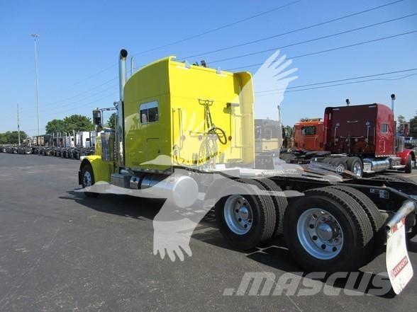 Peterbilt 389 Trekkers