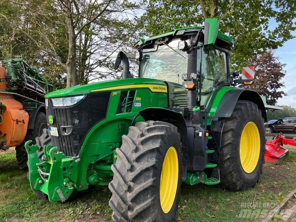 John Deere 7R 330 Tractoren