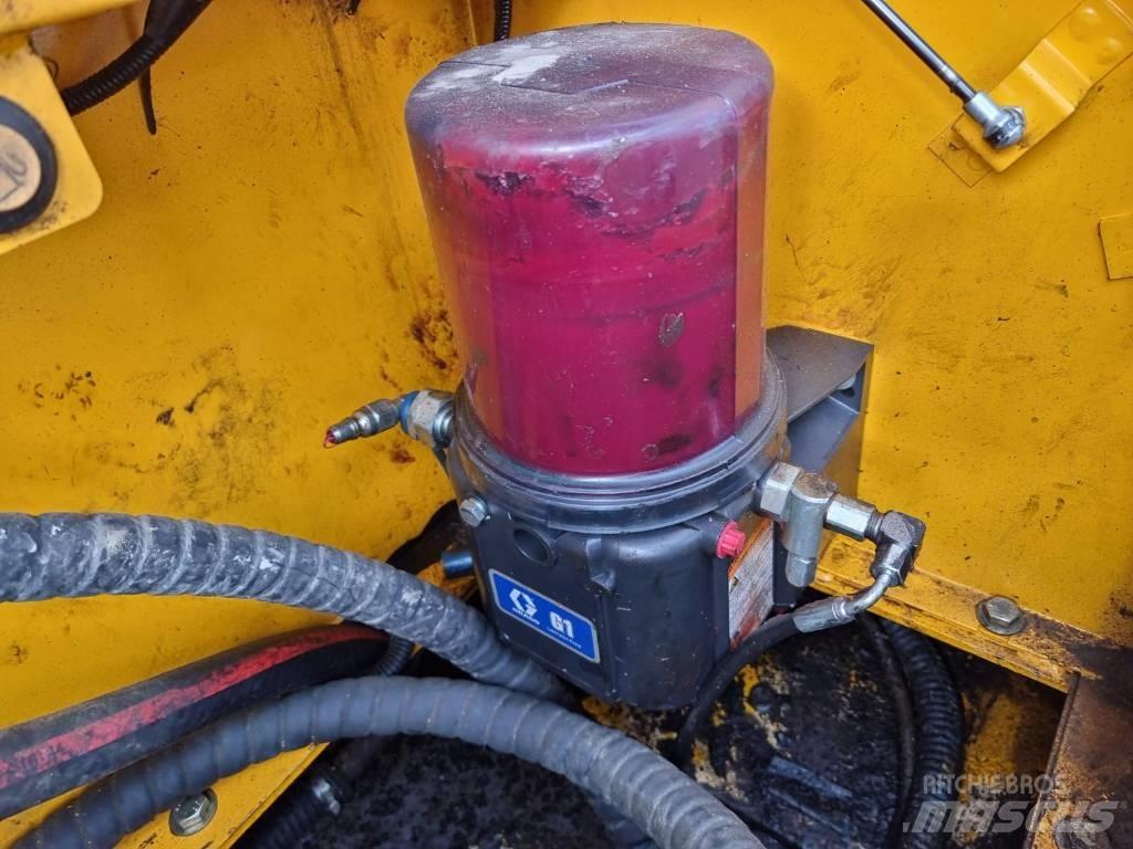 JCB JS 330 NC Rupsgraafmachines