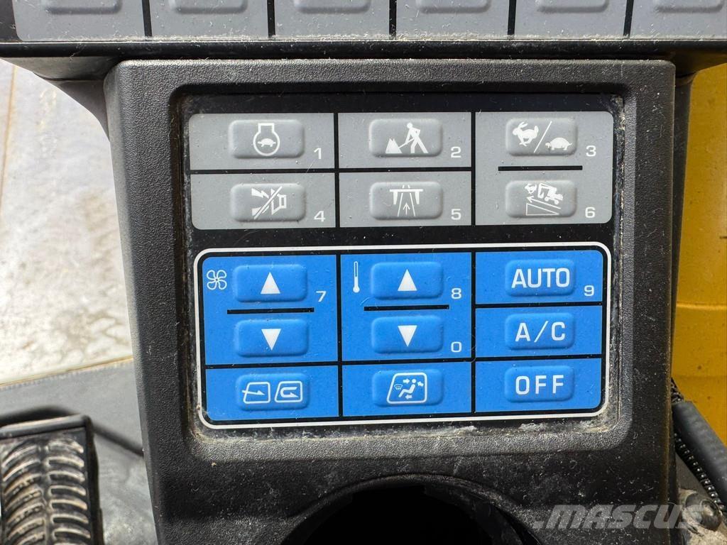 Komatsu PW180-11 Wielgraafmachines