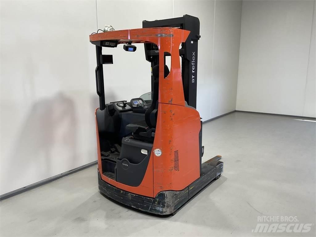 BT RRE 14 Reachtruck voor hoog niveau