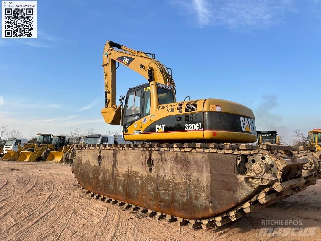 CAT 320 C L Amfibische graafmachines