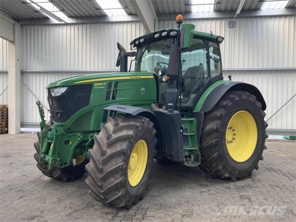 John Deere 6250R Tractoren