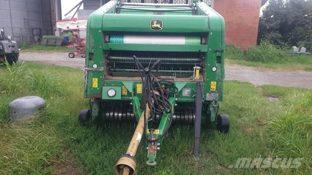 John Deere F 450 Ronde-balenpersen