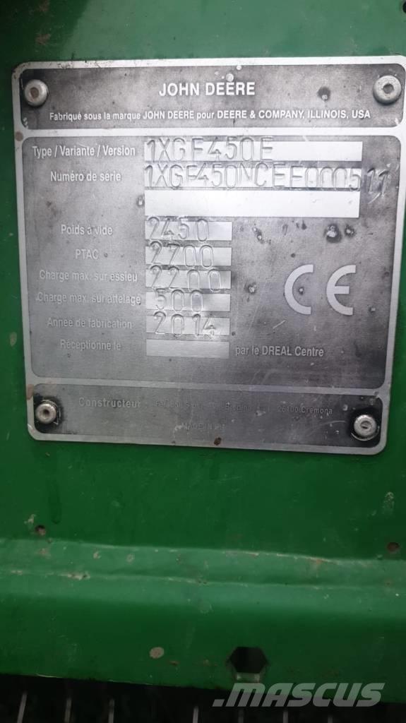 John Deere F 450 Ronde-balenpersen