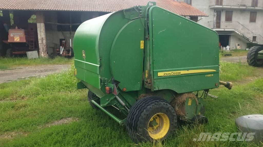 John Deere F 450 Ronde-balenpersen