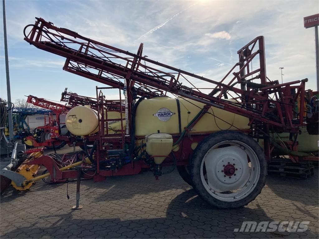 Hardi TZY 2400 Getrokken spuitmachines