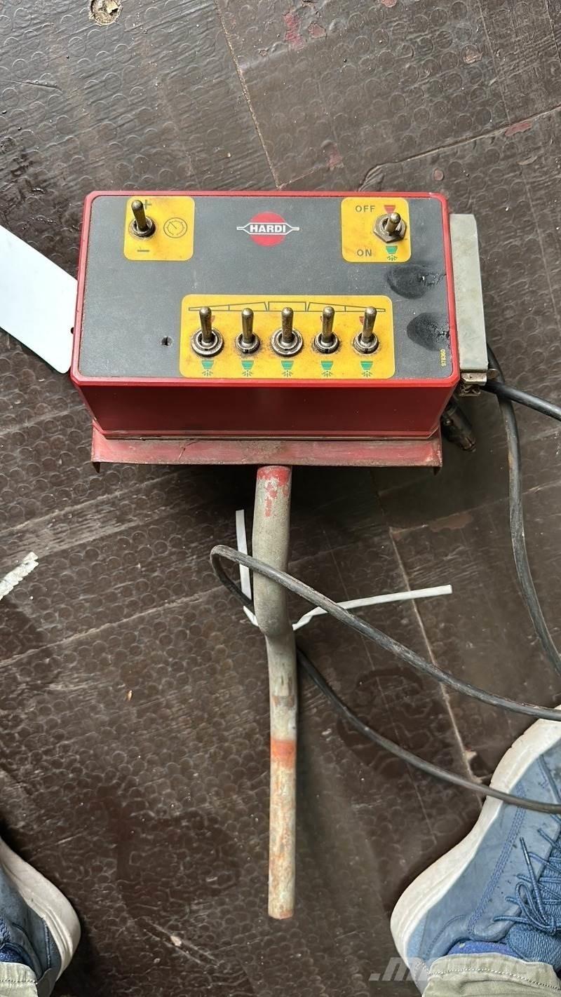 Hardi TZY 2400 Getrokken spuitmachines