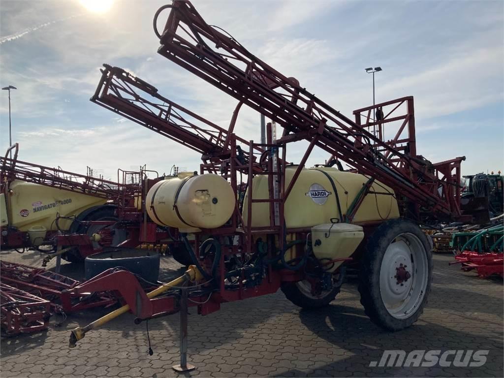 Hardi TZY 2400 Getrokken spuitmachines