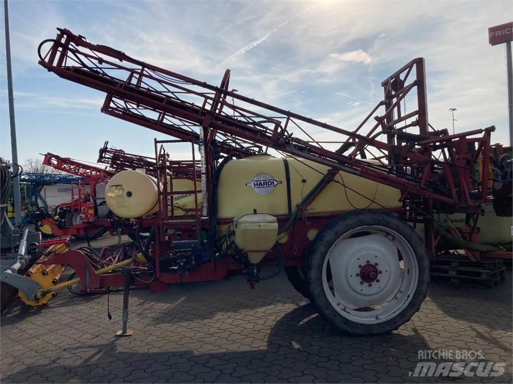 Hardi TZY 2400 Getrokken spuitmachines