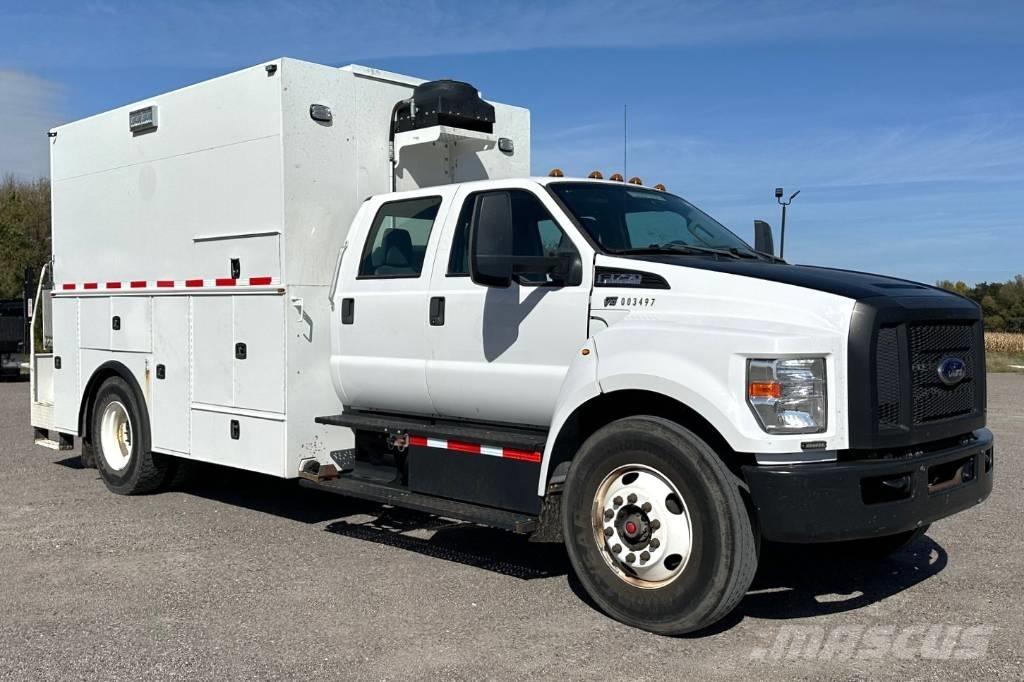 Ford F 750 SD Bestelwagens met open laadbak