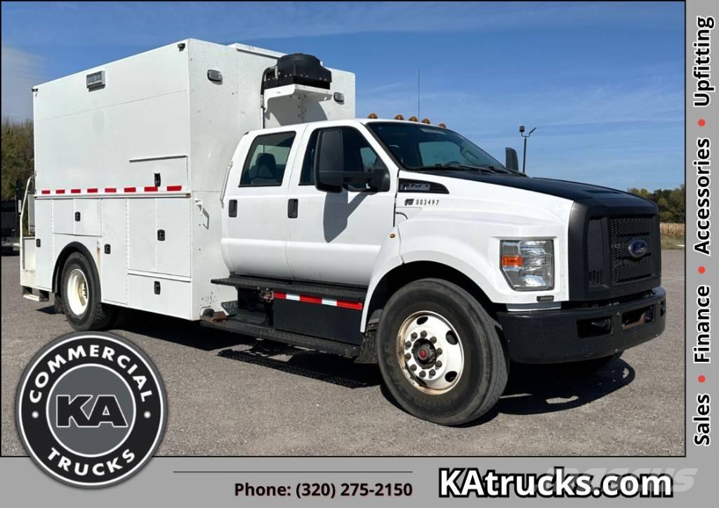 Ford F 750 SD Bestelwagens met open laadbak