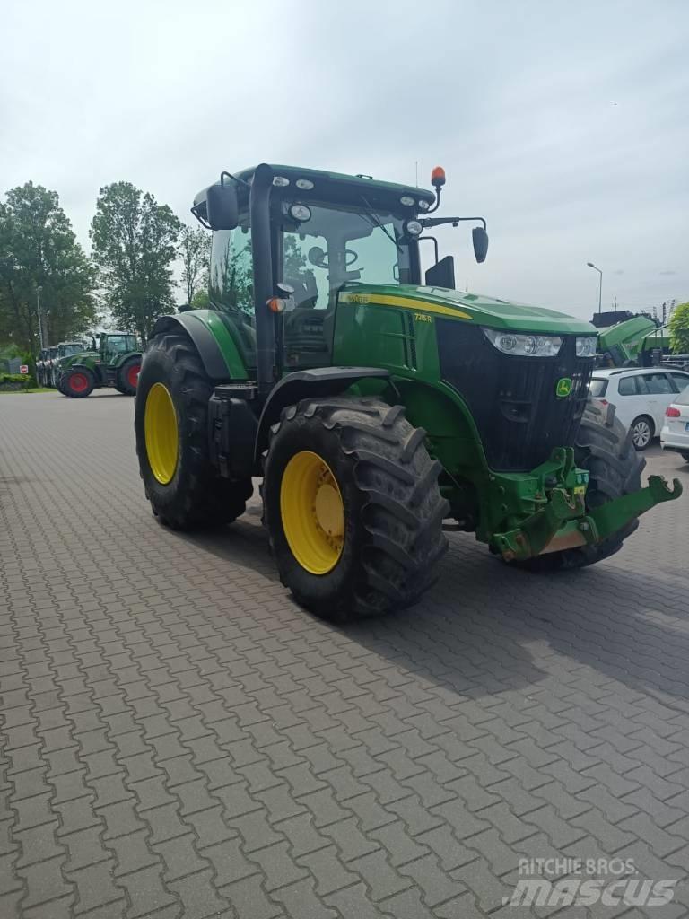 John Deere 7215 R Tractoren