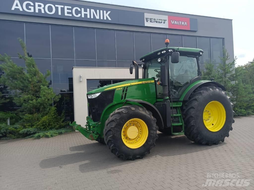 John Deere 7215 R Tractoren