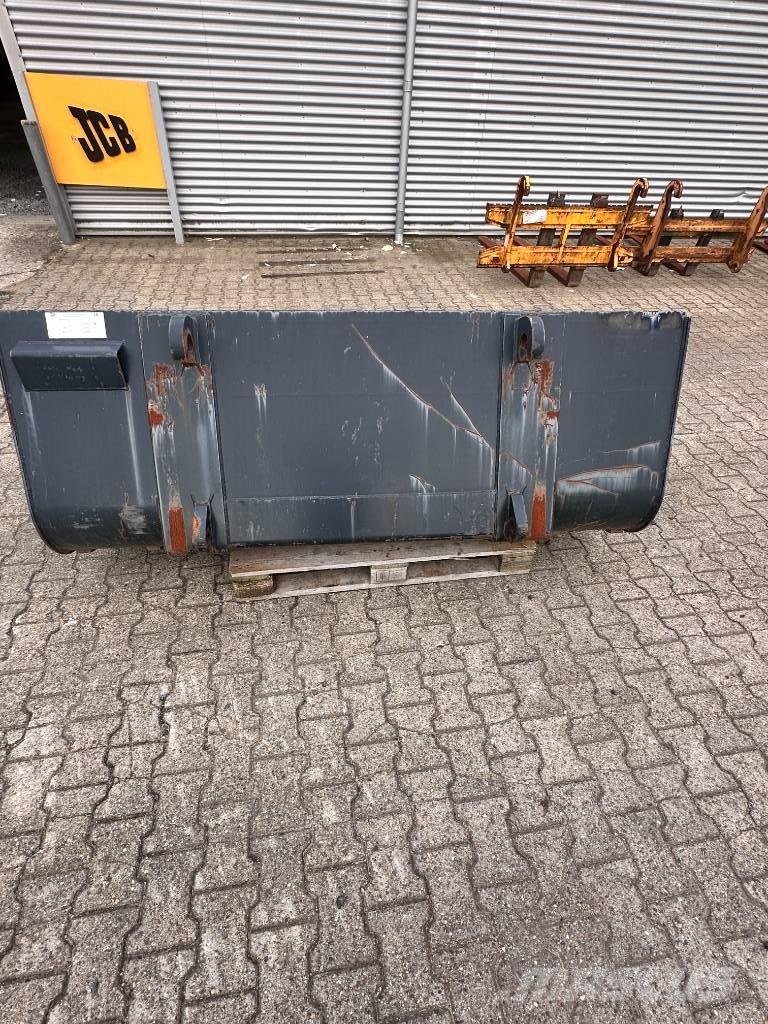JCB Læsseskovl - 226cm Bakken