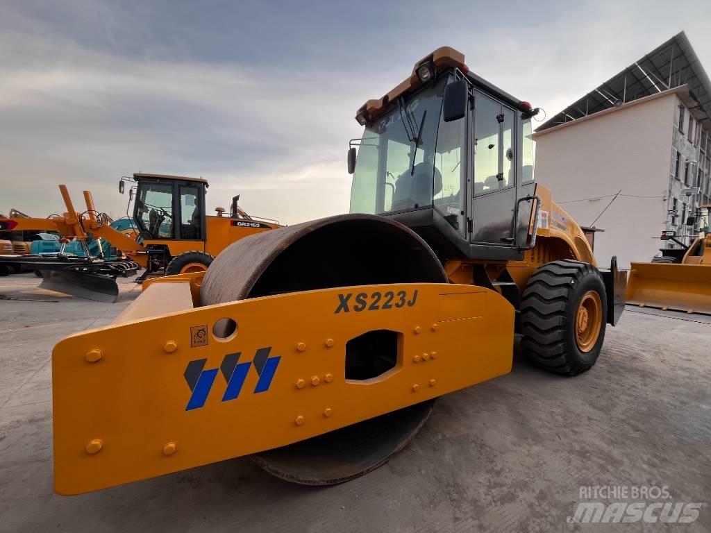 XCMG XS 223 J Trilrolwalsen