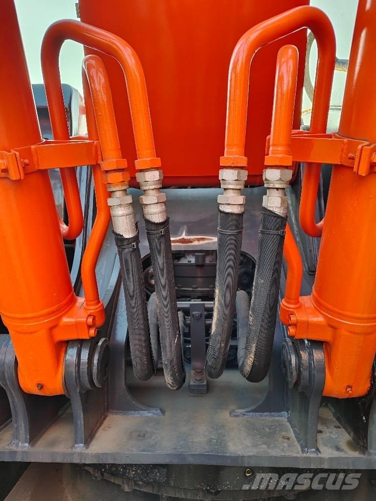 Hitachi ZX 210 Rupsgraafmachines