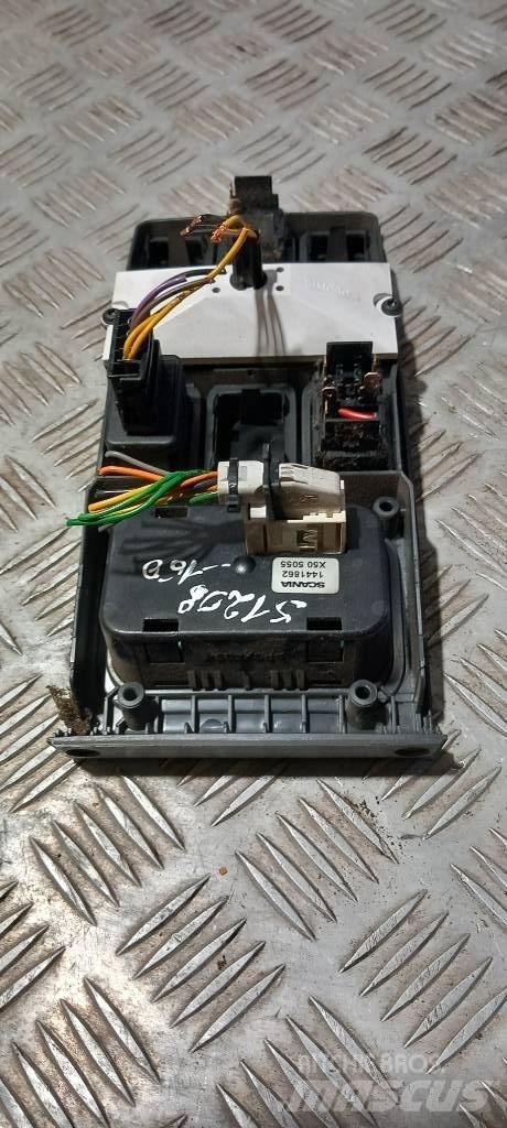 Scania 94 D.   1441862 Cabine en interieur