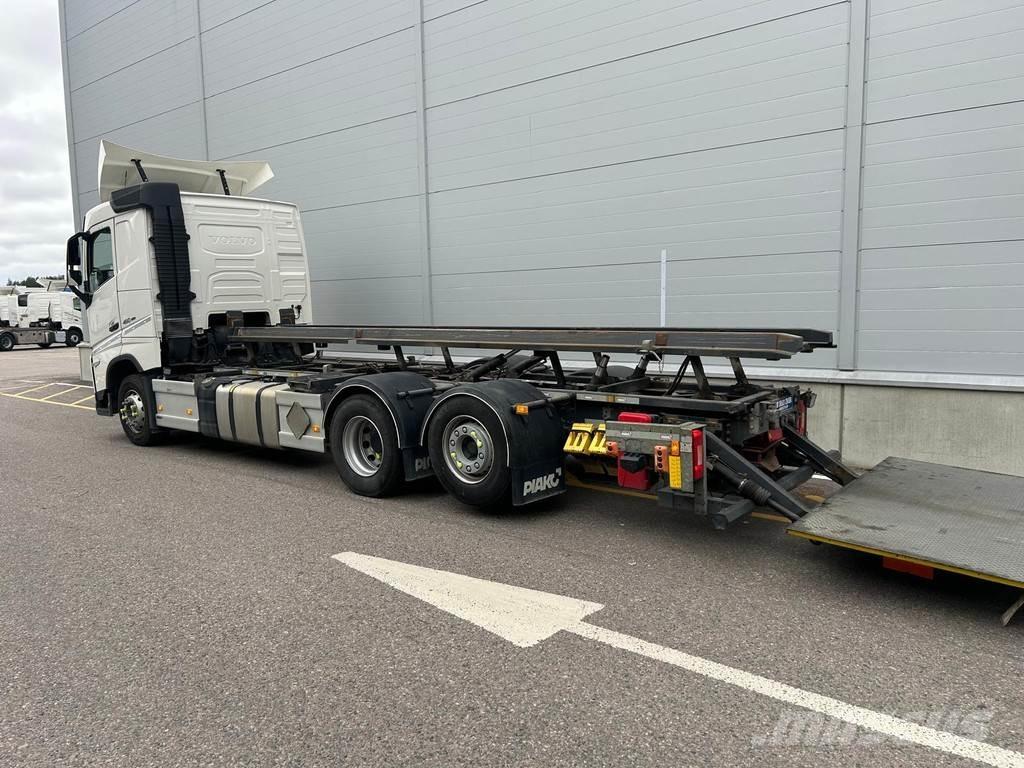 Volvo FH Containertrucks met kabelsysteem