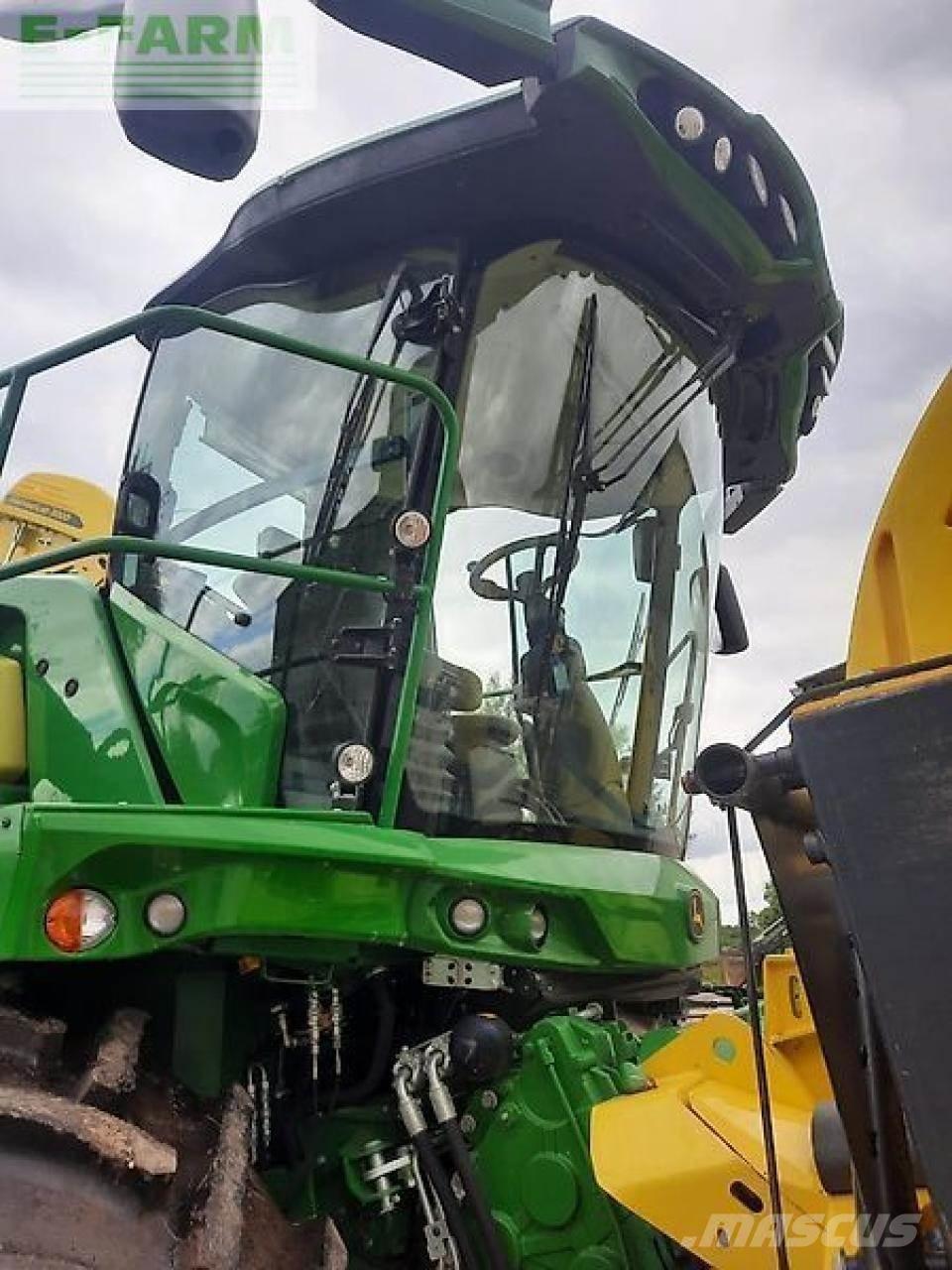 John Deere 8200i Zelfrijdende veldhakselaars