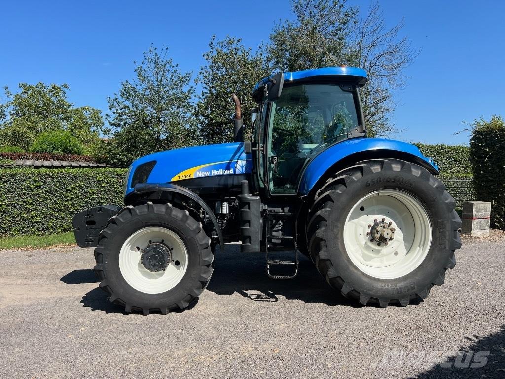 New Holland T 7040 Tractoren