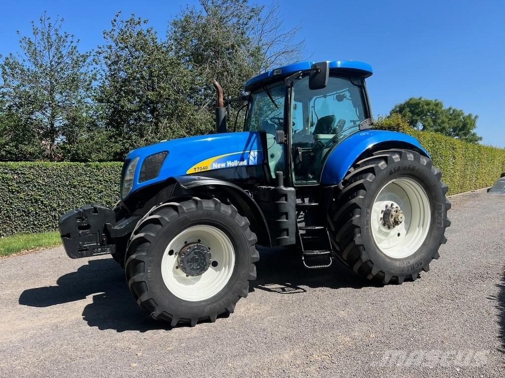 New Holland T 7040 Tractoren