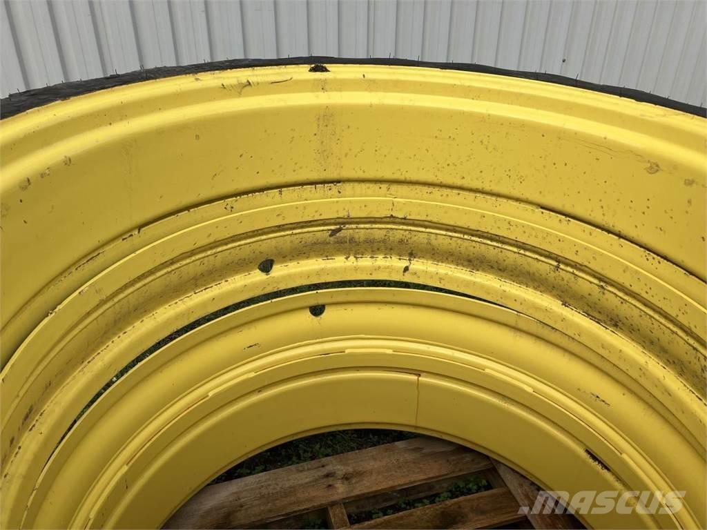 Taurus 270/95R44 Banden, wielen en velgen