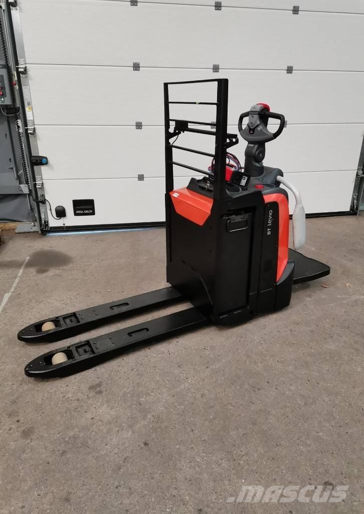 Toyota LPE220 Pallettruck met meerij platform