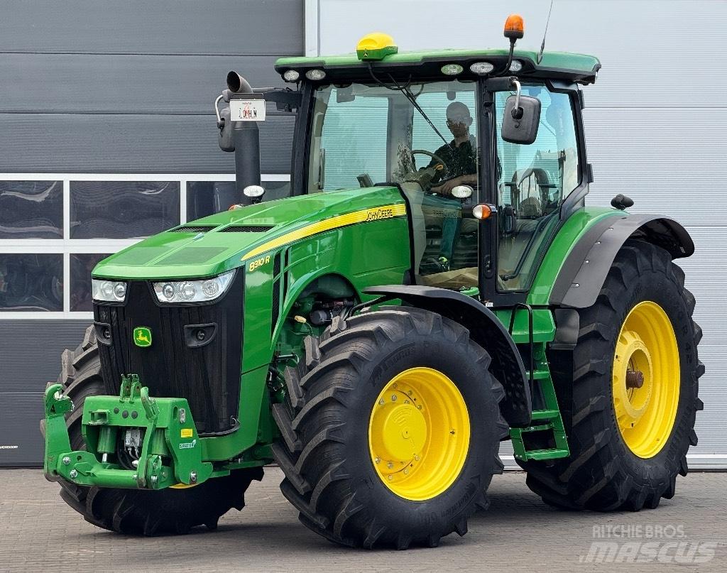 John Deere 8310 R Tractoren