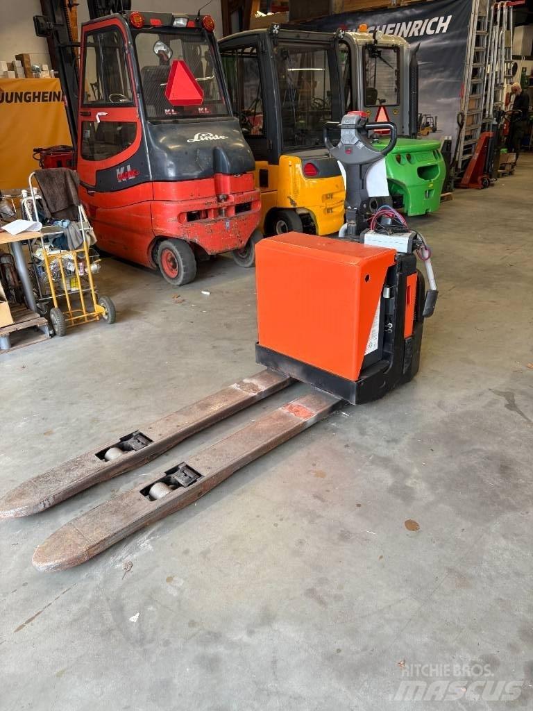 BT LPE 200 / 8 Pallettruck met meerij platform