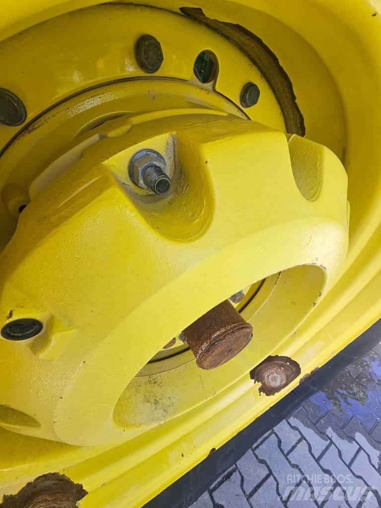 John Deere 8245 R Tractoren