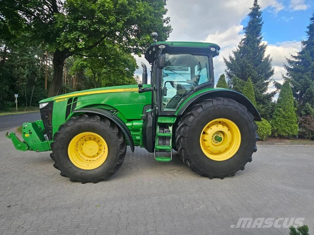 John Deere 8245 R Tractoren