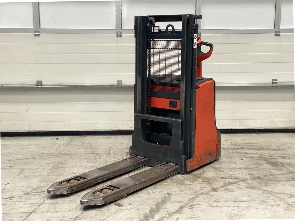 Linde D08 Meeloop stapelaar