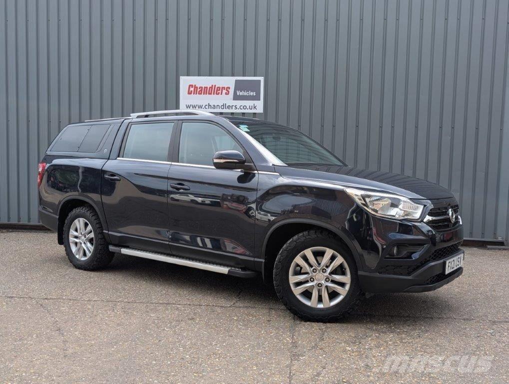 Ssangyong Musso Auto's