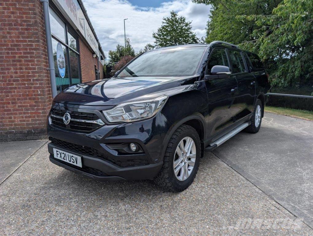 Ssangyong Musso Auto's