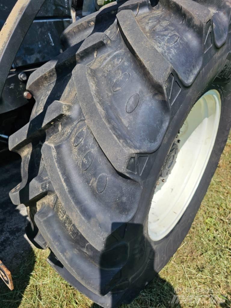 New Holland TM 140 Tractoren