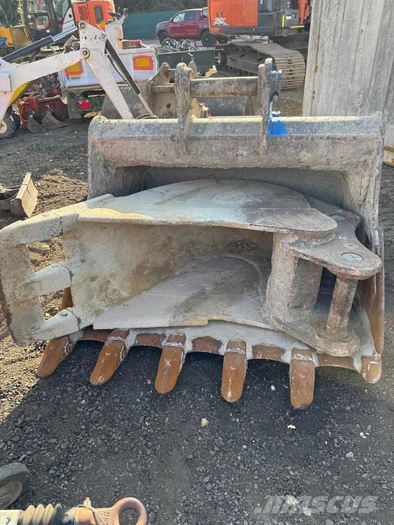 Hitachi ZX 210 LC-6 Rupsgraafmachines