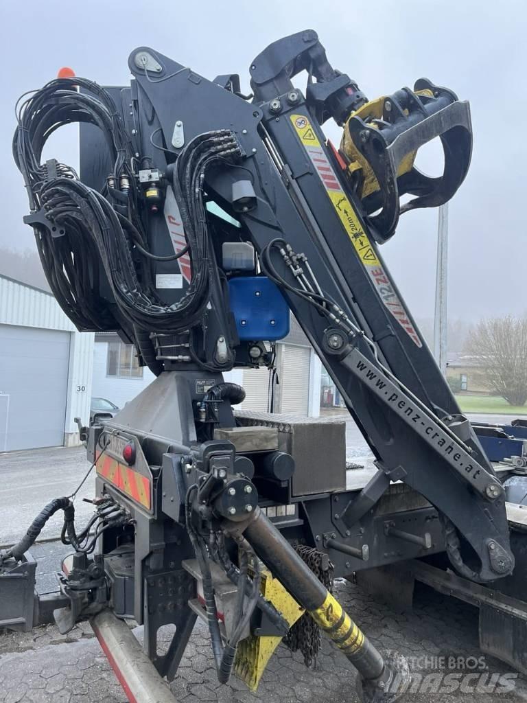 Penz 12ZE8.30 Kranen en laders