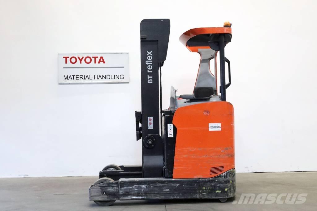 Toyota RRE200H Reachtruck voor hoog niveau