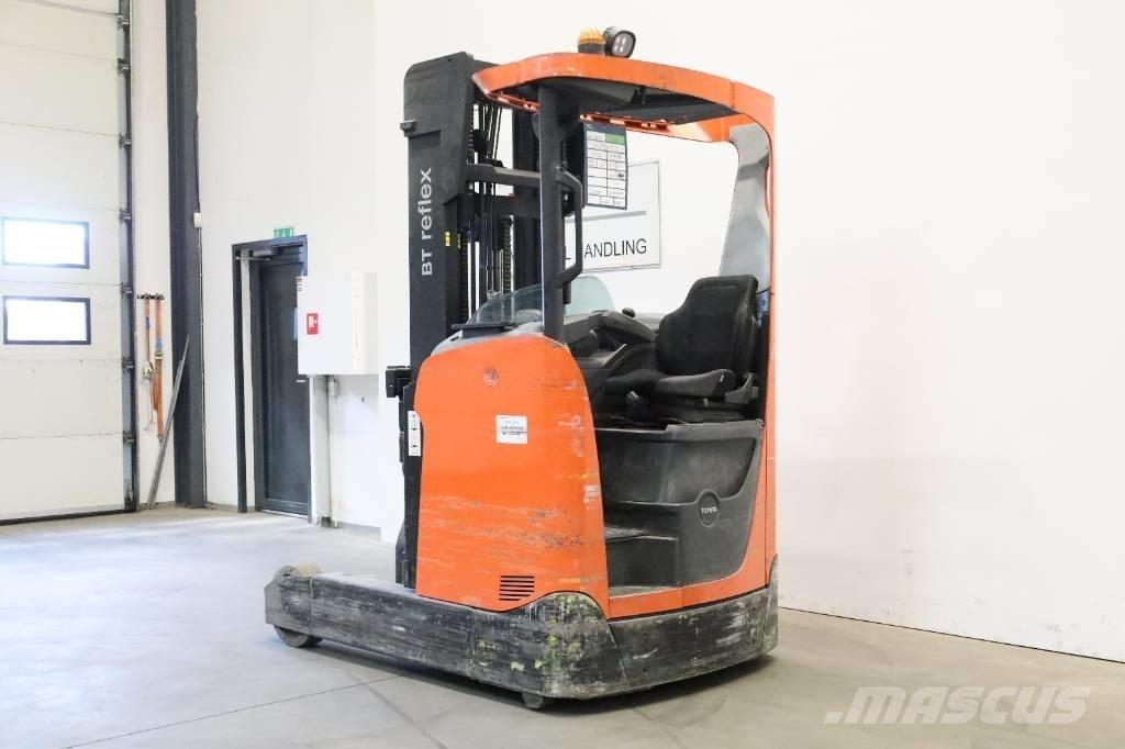 Toyota RRE200H Reachtruck voor hoog niveau