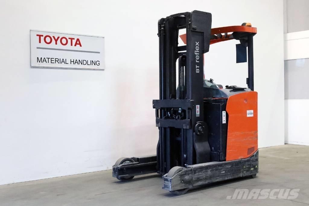 Toyota RRE200H Reachtruck voor hoog niveau