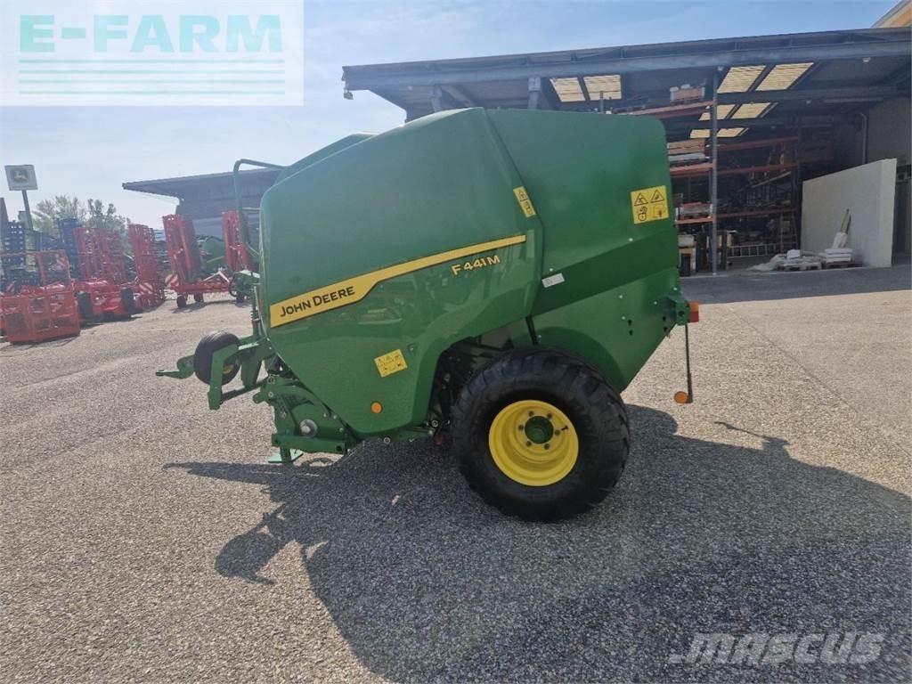 John Deere F441M Vierkante balenpers
