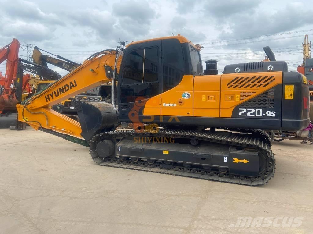 Hyundai R220LC-9 Rupsgraafmachines