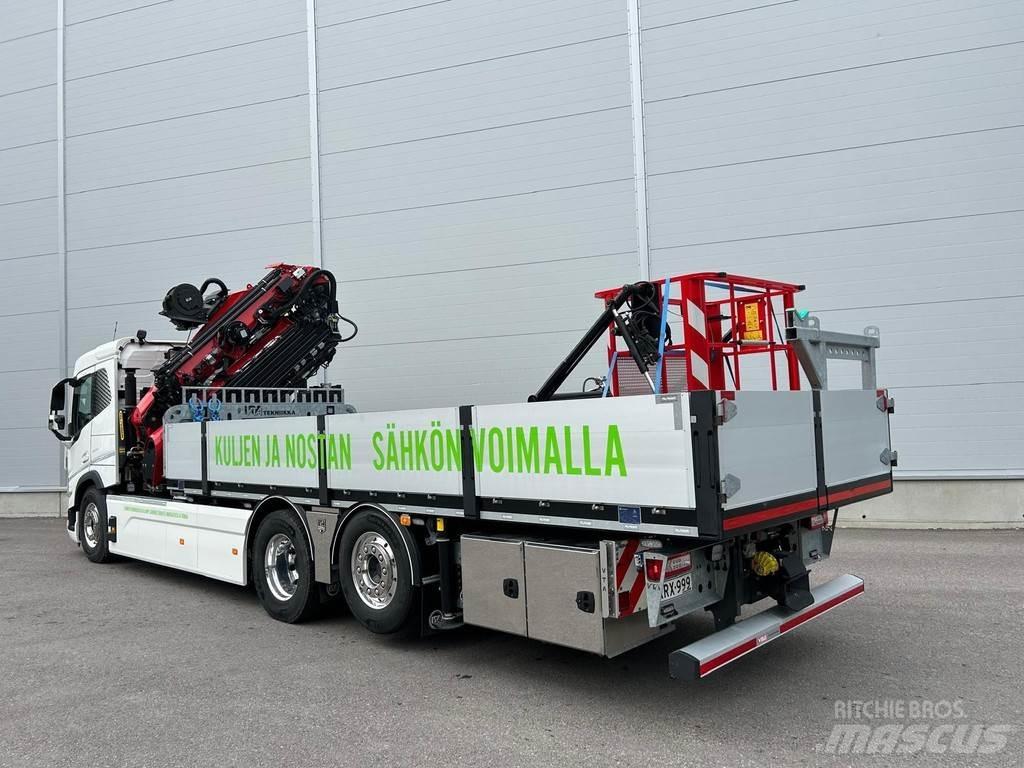 Volvo FM ELECTRIC Vlakke laadvloer met kraan