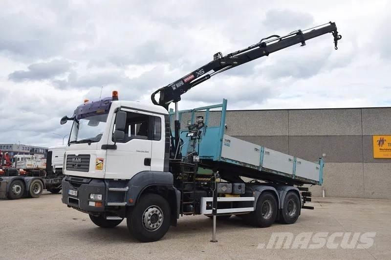 MAN TGA 26.320 Vrachtwagen met vlakke laadvloer en lier
