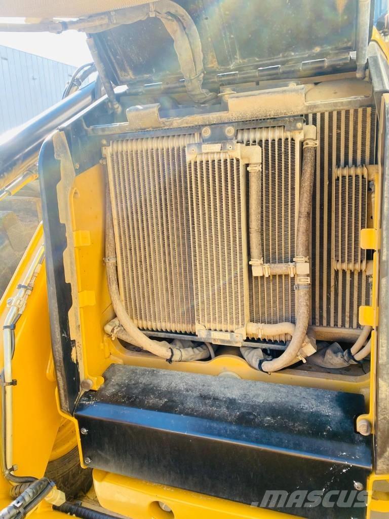 CAT 444  4x4 Graaf-laadcombinaties