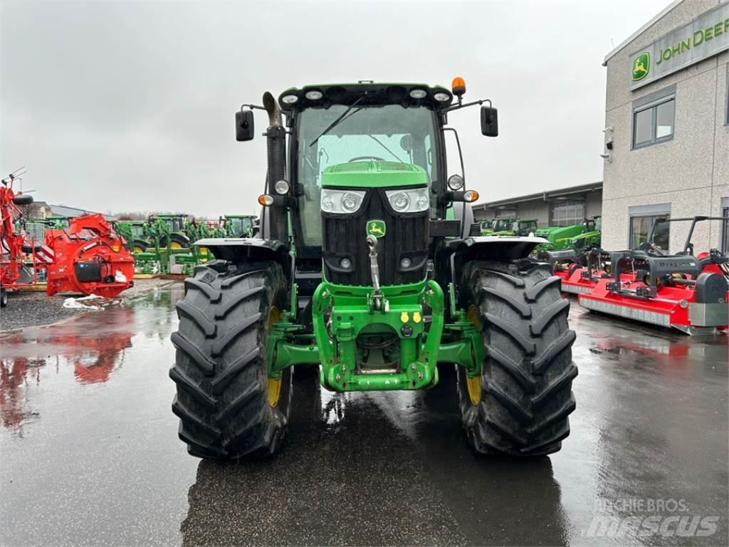 John Deere 6210R Tractoren