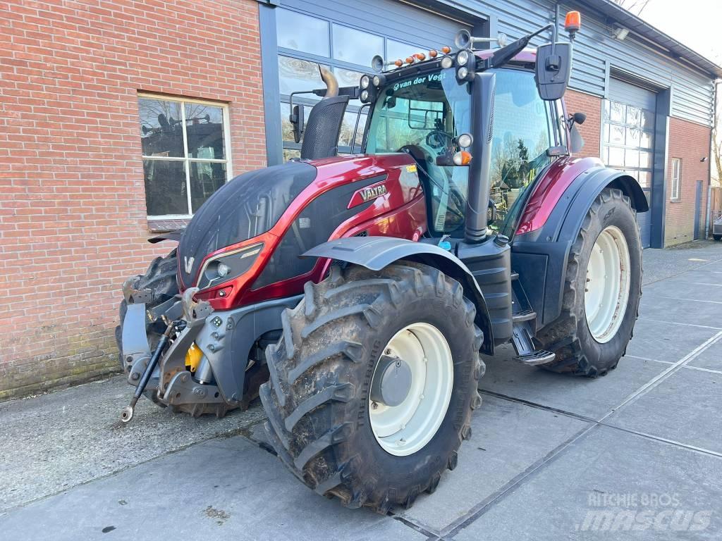 Valtra T 174 Versu Tractoren