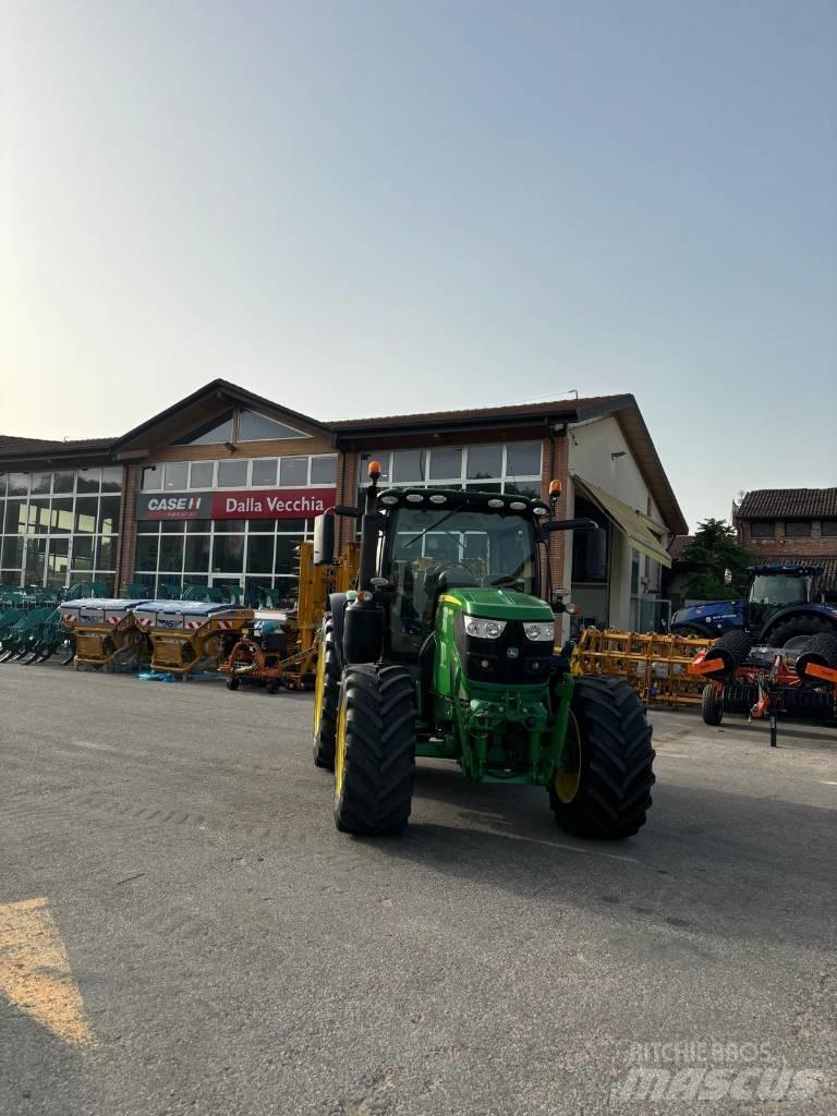 John Deere 6130 R Tractoren