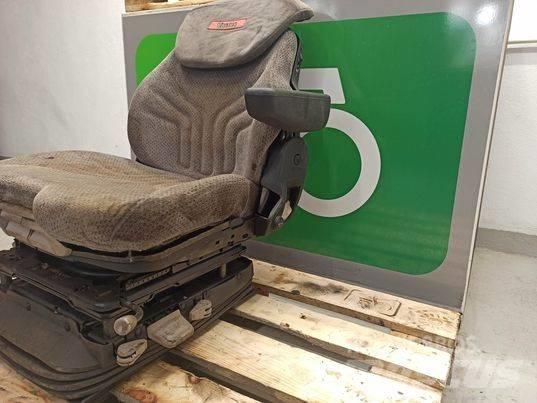 Valtra N 163 chair Cabine en interieur